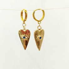 Load image into Gallery viewer, Earring Love Heart Protector Eyes
