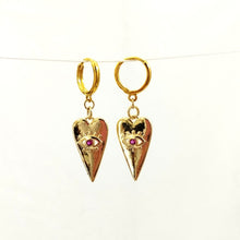 Load image into Gallery viewer, Earring Love Heart Protector Eyes
