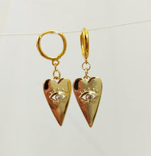 Load image into Gallery viewer, Earring Love Heart Protector Eyes
