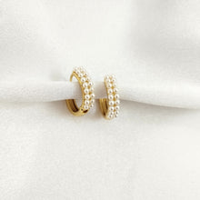 Load image into Gallery viewer, Earring Hoop Pearl Emily
