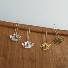 Load image into Gallery viewer, Earring Quiet Garden Moments
