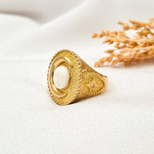 Load image into Gallery viewer, Ring Signet Moon With Bone

