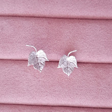 Load image into Gallery viewer, Earring Maple Leaf
