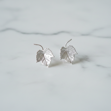 Load image into Gallery viewer, Earring Maple Leaf
