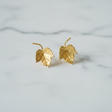 Load image into Gallery viewer, Earring Maple Leaf
