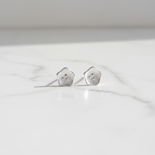 Load image into Gallery viewer, Earring Lotus
