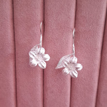 Load image into Gallery viewer, Earring Leaf Flower
