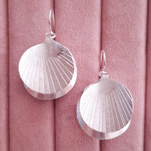Load image into Gallery viewer, Earring Double Kipas Round
