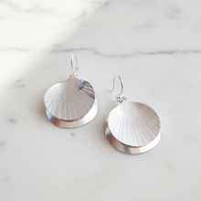 Load image into Gallery viewer, Earring Double Kipas Round
