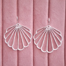 Load image into Gallery viewer, Earring Shell
