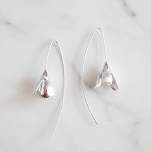 Load image into Gallery viewer, Earring Freesia Flower
