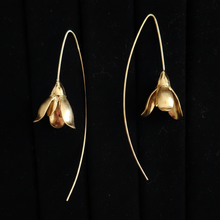 Load image into Gallery viewer, Earring Freesia Flower
