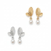 Load image into Gallery viewer, Earring Double Leaf Pearl/Stud 925
