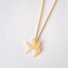 Load image into Gallery viewer, Necklace Pendant Mother of Pearl Bird
