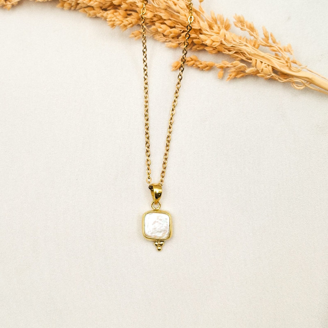 Necklace Freyja Pearl Box