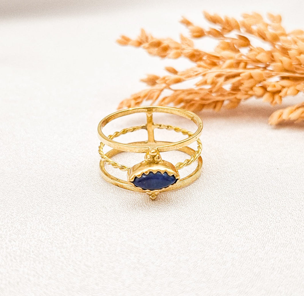 Ring Triple Gemstone Oval