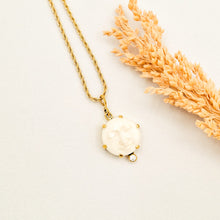 Load image into Gallery viewer, Necklace Moon Bone
