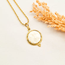 Load image into Gallery viewer, Necklace Moon Bone
