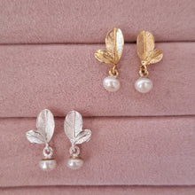 Load image into Gallery viewer, Earring Double Leaf Pearl/Stud 925
