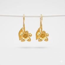 Load image into Gallery viewer, Earring Leaf Flower
