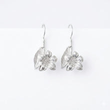 Load image into Gallery viewer, Earring Leaf Flower
