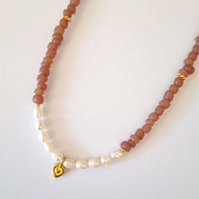 Load image into Gallery viewer, Choker Beads Pearl with charm
