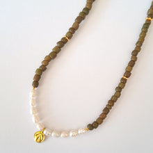 Load image into Gallery viewer, Choker Beads Pearl with charm
