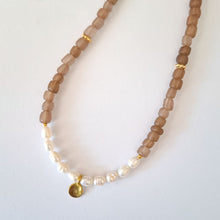 Load image into Gallery viewer, Choker Beads Pearl with charm
