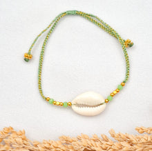 Load image into Gallery viewer, Bracelet Cowrie Kepang
