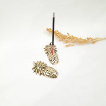 Load image into Gallery viewer, Brass Incense Holder Pineapple
