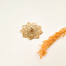 Load image into Gallery viewer, Brass Incense Holder Plate Flower
