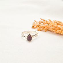 Load image into Gallery viewer, Ring Drop Amethyst
