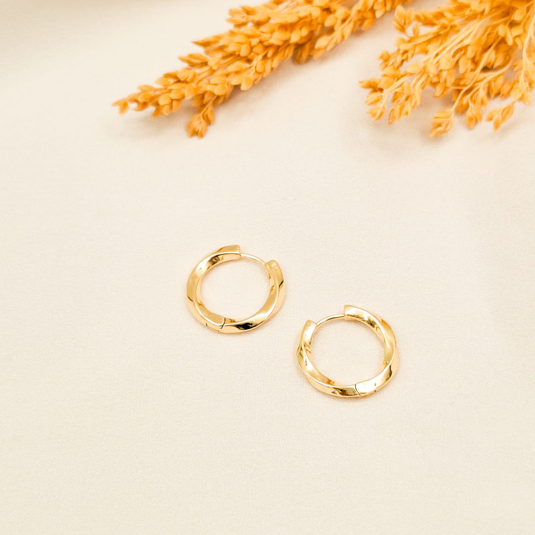 Earring hoop swirl simple