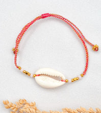 Load image into Gallery viewer, Bracelet Cowrie Kepang
