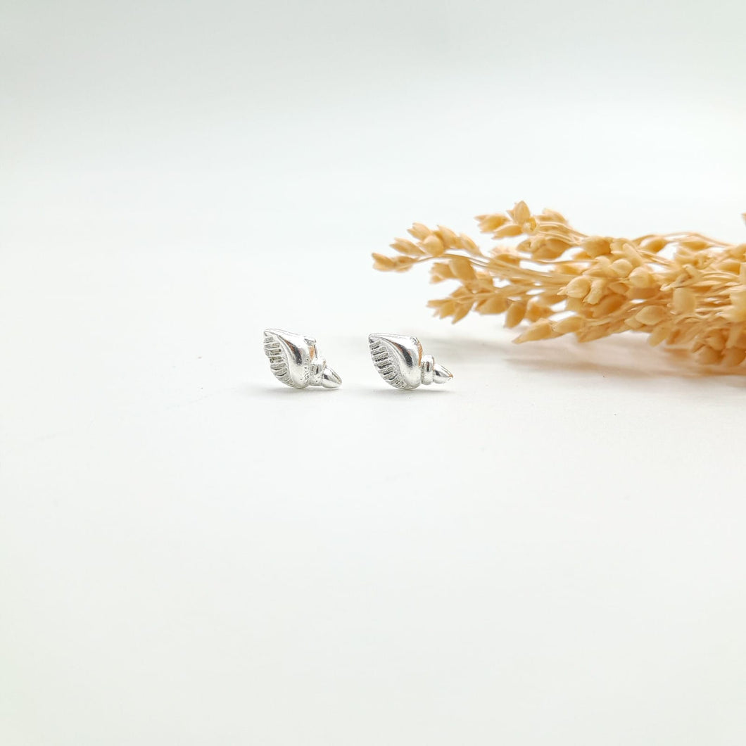 Earring Stud Mini Snail shell