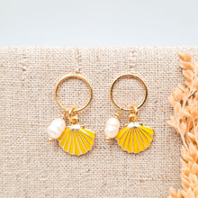 Load image into Gallery viewer, Earring Stud Round Charm &amp; Pearl
