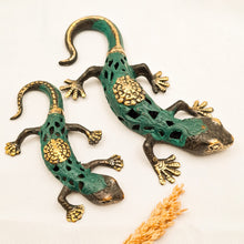 Load image into Gallery viewer, Brass Decor Gecko
