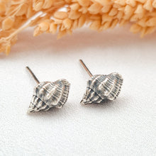 Load image into Gallery viewer, Earring Stud Mini Snail shell Motif
