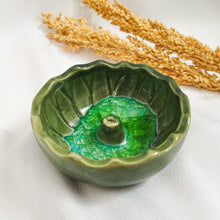 Load image into Gallery viewer, Incense Holder Ceramic Teratai Gerigi

