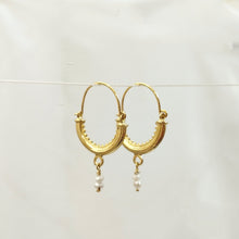 Load image into Gallery viewer, Earring Khalesi Antique Pearl
