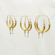 Load image into Gallery viewer, Earring Khalesi Antique Pearl
