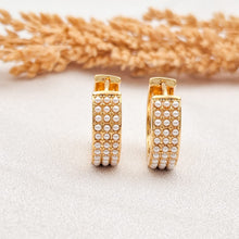 Load image into Gallery viewer, Earring Hoop Pearl Emily
