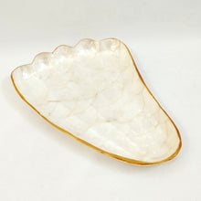 Load image into Gallery viewer, Decorative Trinket Plate Shell Line Gold/Silver
