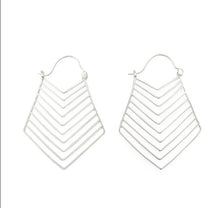 Load image into Gallery viewer, Earring My Masai Warrior Woman
