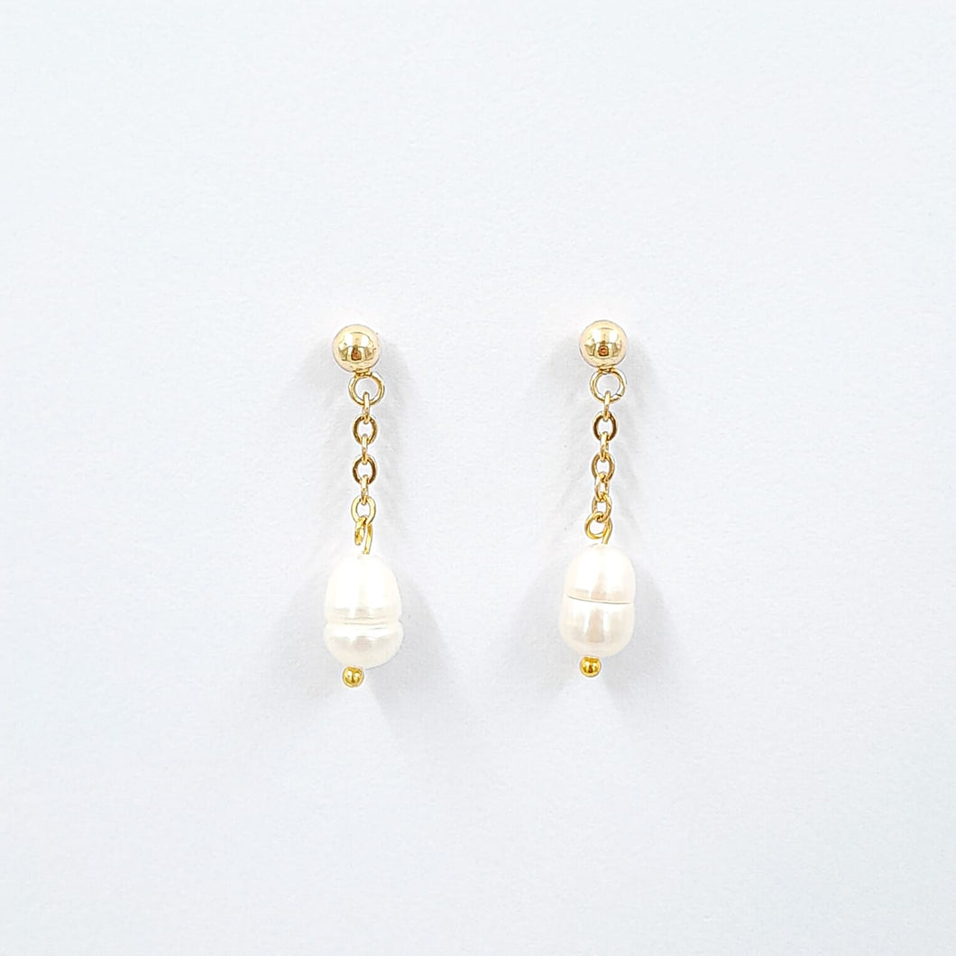 Earring Stud Dot Pearl