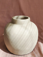 Load image into Gallery viewer, Lombok Vase Minimalist

