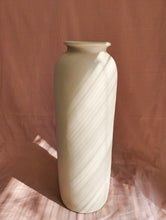 Load image into Gallery viewer, Lombok Vase Minimalist
