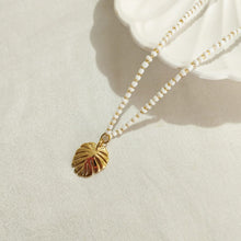 Load image into Gallery viewer, Necklace Mini Beads and Monstera Leaf
