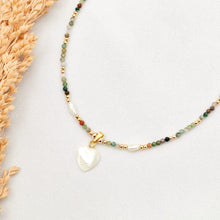 Load image into Gallery viewer, Choker Stone Heart Mother of Pearl
