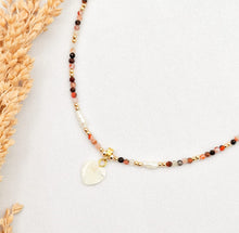 Load image into Gallery viewer, Choker Stone Heart Mother of Pearl
